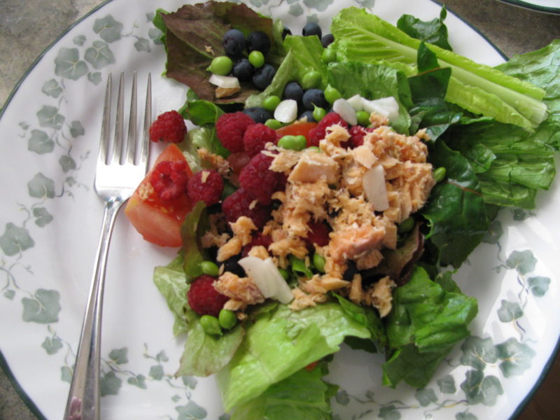 Thinly sliced garlic cloves added to salad.