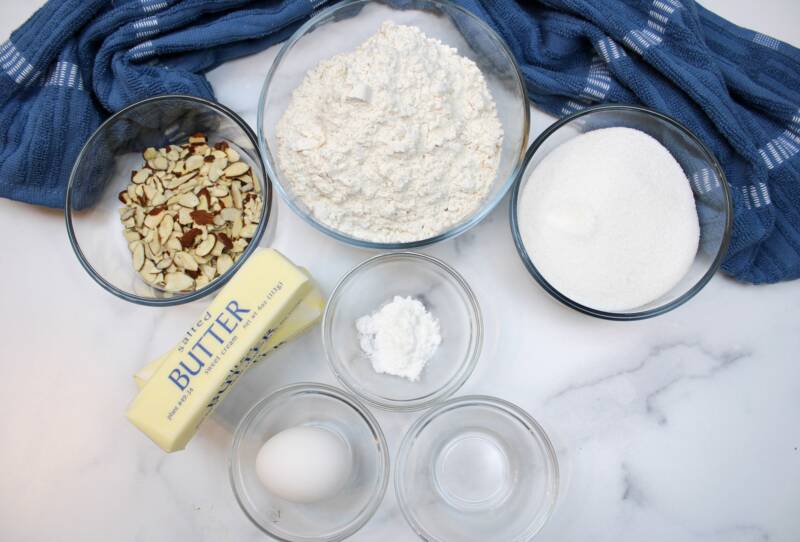 Ingredients for Boterkoek on a table.