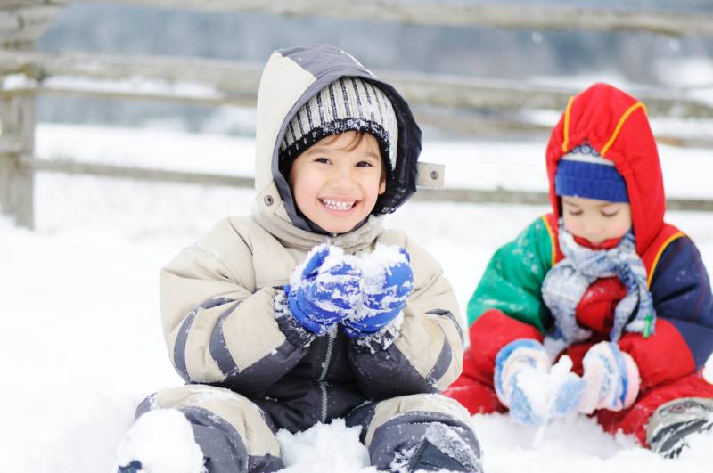 When you know how to properly layer clothes in winter, your kids can spend hours outdoors.